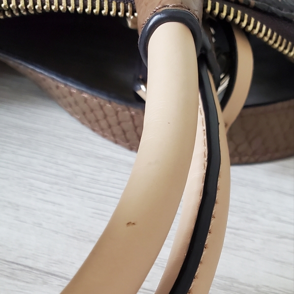 Guess Confidential Chain Handbag/Crossbody - Picture 14 of 17